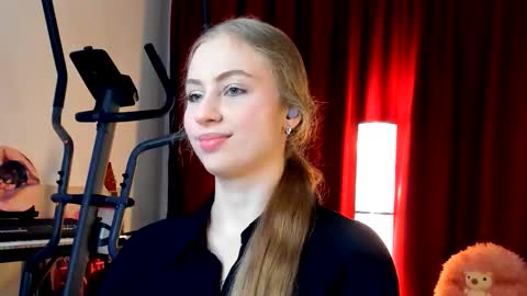 Ally    STREAMING ON TWITCH NOW Check my Twitter for updates online show from 09-26-25, 11:42