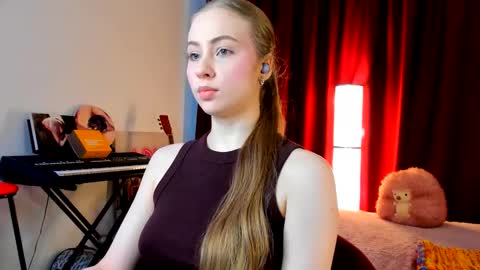 Ally    STREAMING ON TWITCH NOW Check my Twitter for updates online show from 11-10-25, 07:18