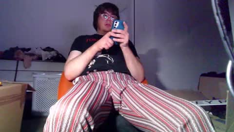 Snapshot of the_vintage_voyeur chatting on 09-19-25, 05:42 the_vintage_voyeur online show from 09-19-25, 05:42