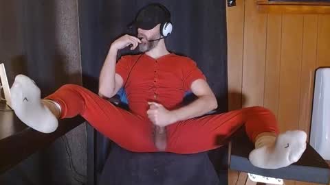 Snapshot of thebarefootgamer chatting on 01-05-25, 06:24 Blue and Red online show from 01-05-25, 06:24