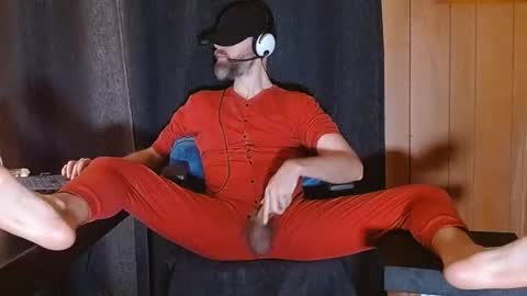 Snapshot of thebarefootgamer chatting on 01-09-25, 02:18 Blue and Red online show from 01-09-25, 02:18