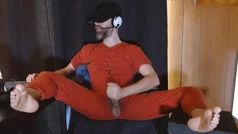 Snapshot of thebarefootgamer chatting on 01-09-25, 06:04 Blue and Red online show from 01-09-25, 06:04