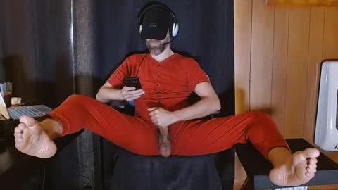 Snapshot of thebarefootgamer chatting on 01-10-25, 06:49 Blue and Red online show from 01-10-25, 06:49