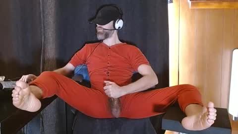 Snapshot of thebarefootgamer chatting on 01-12-25, 04:40 Blue and Red online show from 01-12-25, 04:40