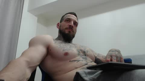 Snapshot of thebestmuscles chatting on 04-06-26, 07:15 John online show from 04-06-26, 07:15