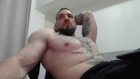 Snapshot of thebestmuscles chatting on 04-08-26, 07:58 John online show from 04-08-26, 07:58