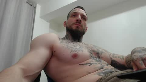 Snapshot of thebestmuscles chatting on 04-14-26, 07:31 John online show from 04-14-26, 07:31
