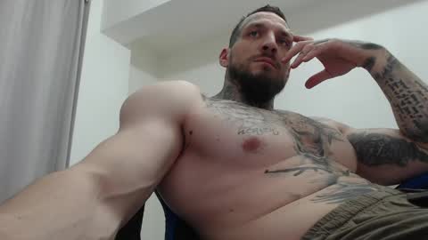 Snapshot of thebestmuscles chatting on 04-15-26, 07:54 John online show from 04-15-26, 07:54
