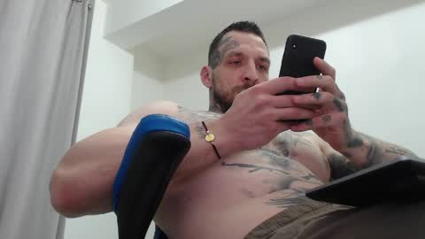 Snapshot of thebestmuscles chatting on 04-16-26, 08:20 John online show from 04-16-26, 08:20