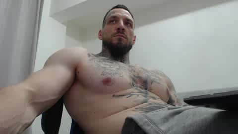Snapshot of thebestmuscles chatting on 04-23-26, 07:27 John online show from 04-23-26, 07:27