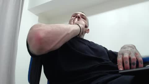 Snapshot of thebestmuscles chatting on 04-28-26, 08:58 John online show from 04-28-26, 08:58