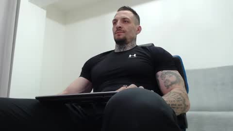 Snapshot of thebestmuscles chatting on 05-03-26, 07:31 John online show from 05-03-26, 07:31