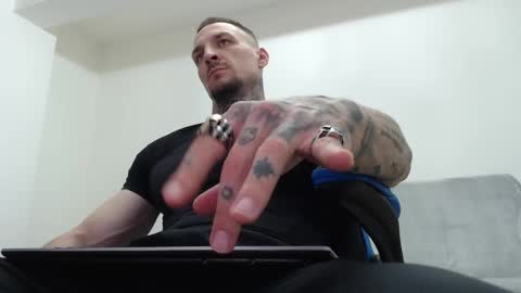 Snapshot of thebestmuscles chatting on 05-08-26, 06:57 John online show from 05-08-26, 06:57