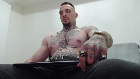 Snapshot of thebestmuscles chatting on 05-26-26, 07:10 John online show from 05-26-26, 07:10
