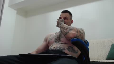 Snapshot of thebestmuscles chatting on 06-17-26, 06:53 John online show from 06-17-26, 06:53