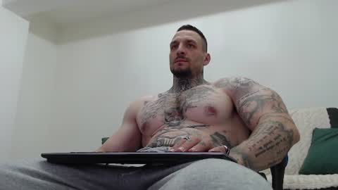 Snapshot of thebestmuscles chatting on 06-18-26, 07:07 John online show from 06-18-26, 07:07