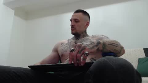 Snapshot of thebestmuscles chatting on 06-23-26, 06:17 John online show from 06-23-26, 06:17