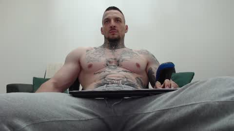 Snapshot of thebestmuscles chatting on 06-27-26, 06:57 John online show from 06-27-26, 06:57