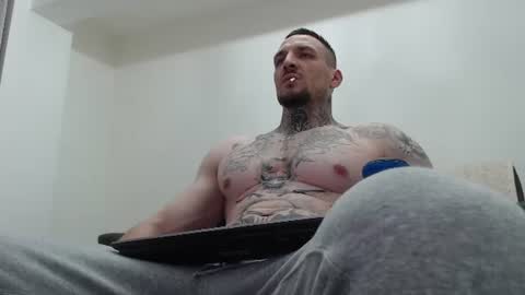 Snapshot of thebestmuscles chatting on 06-30-26, 08:32 John online show from 06-30-26, 08:32