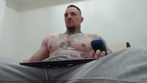 Snapshot of thebestmuscles chatting on 07-13-26, 08:11 John online show from 07-13-26, 08:11
