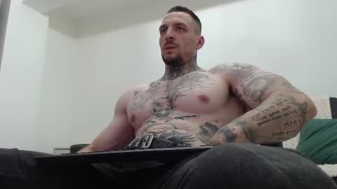 Snapshot of thebestmuscles chatting on 07-16-26, 06:36 John online show from 07-16-26, 06:36
