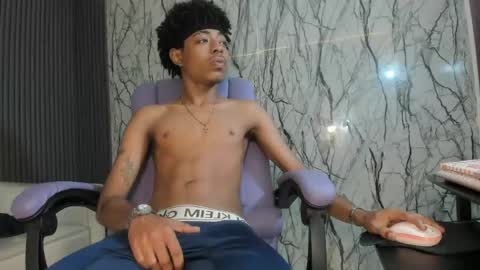 Snapshot of theblackflavor chatting on 04-11-26, 01:04 Flavor online show from 04-11-26, 01:04