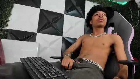 Snapshot of theblackflavor chatting on 07-06-26, 05:04 Flavor online show from 07-06-26, 05:04