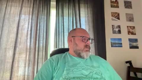 Snapshot of thebullman1975 chatting on 04-05-26, 07:00 thebullman1975 online show from 04-05-26, 07:00