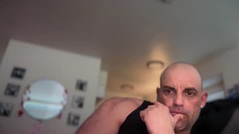 Snapshot of thebuzz777 chatting on 02-11-25, 12:06 theBuzz777 online show from 02-11-25, 12:06