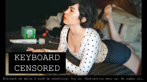 Snapshot of thecamwoman chatting on 10-15-25, 07:36 Joan online show from 10-15-25, 07:36