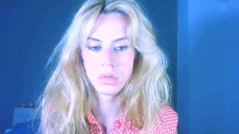 Snapshot of thedollxxxperience chatting on 04-03-26, 01:09 Yolanda online show from 04-03-26, 01:09