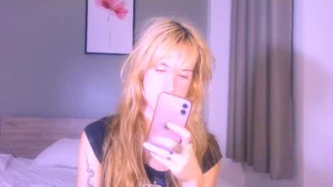 Snapshot of thedollxxxperience chatting on 04-10-26, 12:21 Yolanda online show from 04-10-26, 12:21