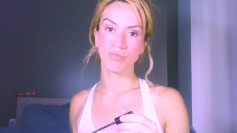 Snapshot of thedollxxxperience chatting on 04-20-26, 11:39 Yolanda online show from 04-20-26, 11:39