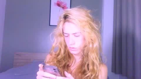 Snapshot of thedollxxxperience chatting on 04-24-26, 12:13 Yolanda online show from 04-24-26, 12:13