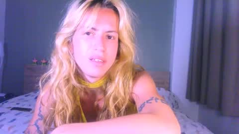 Snapshot of thedollxxxperience chatting on 05-07-26, 07:41 Yolanda online show from 05-07-26, 07:41