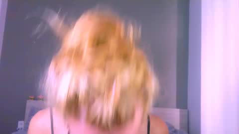 Yolanda online show from 06-09-26, 01:17