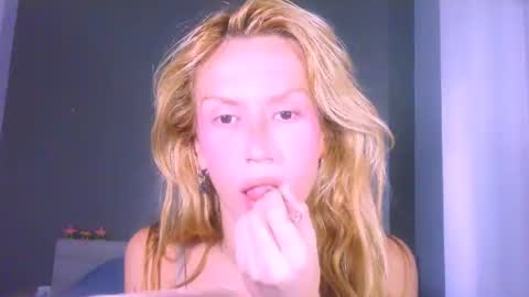 Yolanda online show from 06-19-26, 03:33