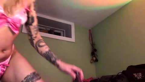 Snapshot of theeking_venus chatting on 01-25-25, 02:58 KIng Venus online show from 01-25-25, 02:58