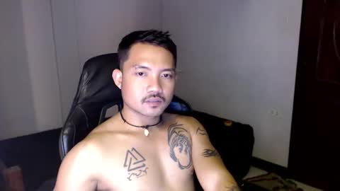 Snapshot of thefriskyasian chatting on 01-05-25, 08:31 Jaycee online show from 01-05-25, 08:31