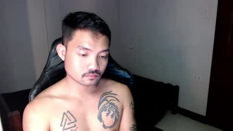 Snapshot of thefriskyasian chatting on 01-07-25, 06:56 Jaycee online show from 01-07-25, 06:56