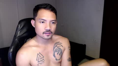 Snapshot of thefriskyasian chatting on 01-08-25, 09:23 Jaycee online show from 01-08-25, 09:23