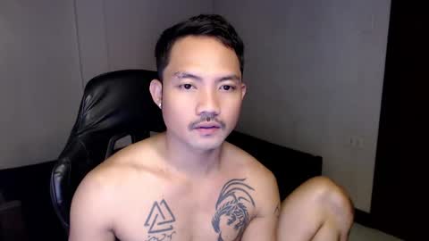 Snapshot of thefriskyasian chatting on 01-09-25, 11:02 Jaycee online show from 01-09-25, 11:02