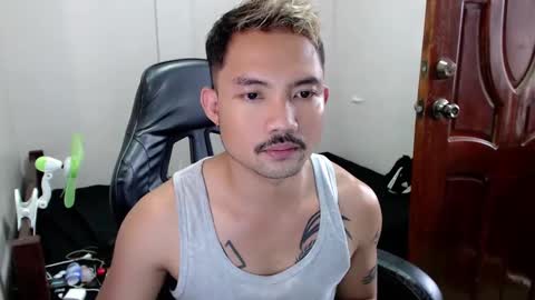 Snapshot of thefriskyasian chatting on 02-04-25, 08:02 Jaycee online show from 02-04-25, 08:02