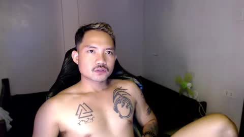 Snapshot of thefriskyasian chatting on 02-04-25, 09:20 Jaycee online show from 02-04-25, 09:20