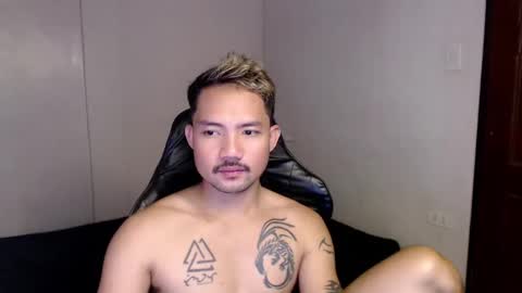 Snapshot of thefriskyasian chatting on 02-07-25, 04:48 Jaycee online show from 02-07-25, 04:48