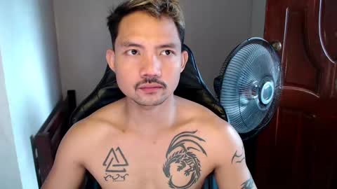 Snapshot of thefriskyasian chatting on 02-24-25, 12:30 Jaycee online show from 02-24-25, 12:30