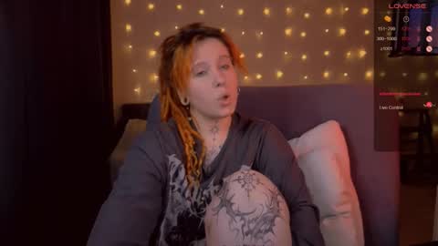 Snapshot of thefullredmoon chatting on 02-16-26, 01:24 Moon online show from 02-16-26, 01:24