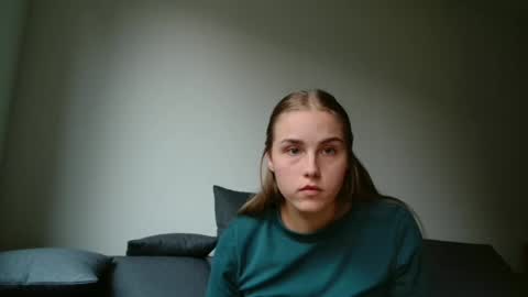 Snapshot of thegirlandboy chatting on 09-21-25, 03:35 Eliza Albert online show from 09-21-25, 03:35