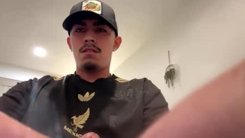 Snapshot of theglorious2002 chatting on 09-15-25, 04:12 theglorious2002 online show from 09-15-25, 04:12