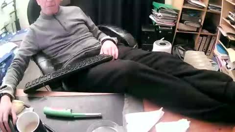 paul online show from 11-30-25, 04:22